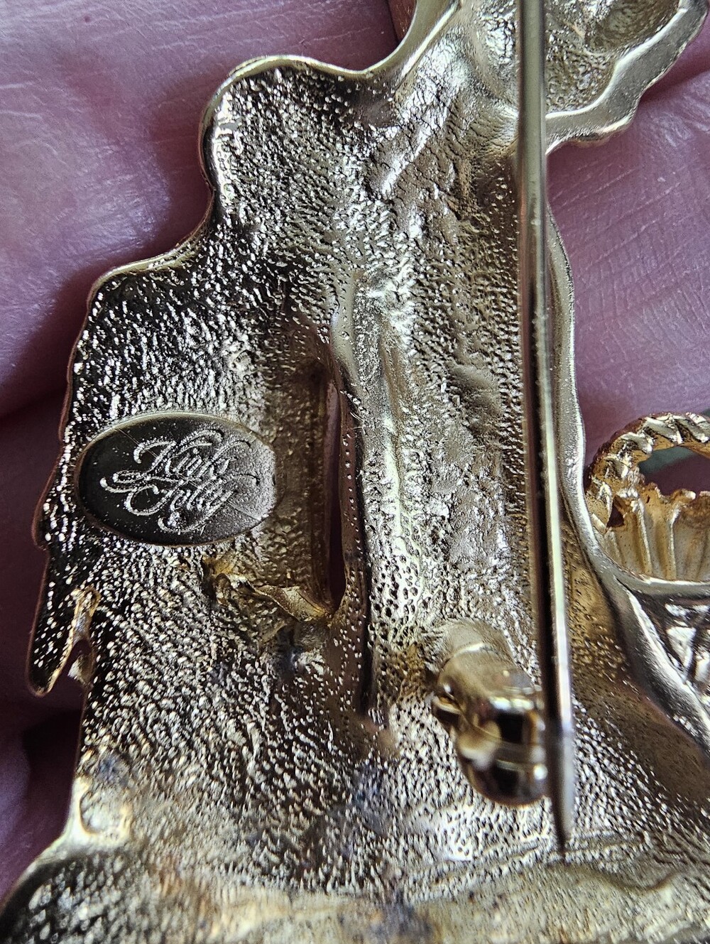 Kirks Folly Brooch - Picture 4 of 5